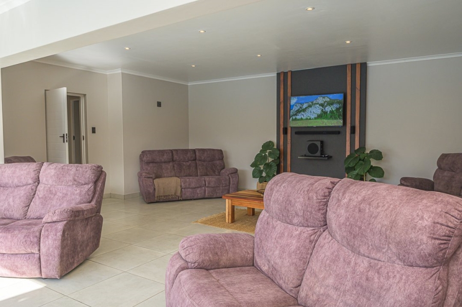 9 Bedroom Property for Sale in Westcliff Western Cape